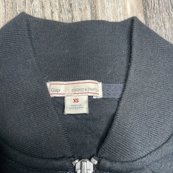 GAP Women’s Black Quilted Zip Up Sweatshirt, size Xsmall - Picture 2 of 8